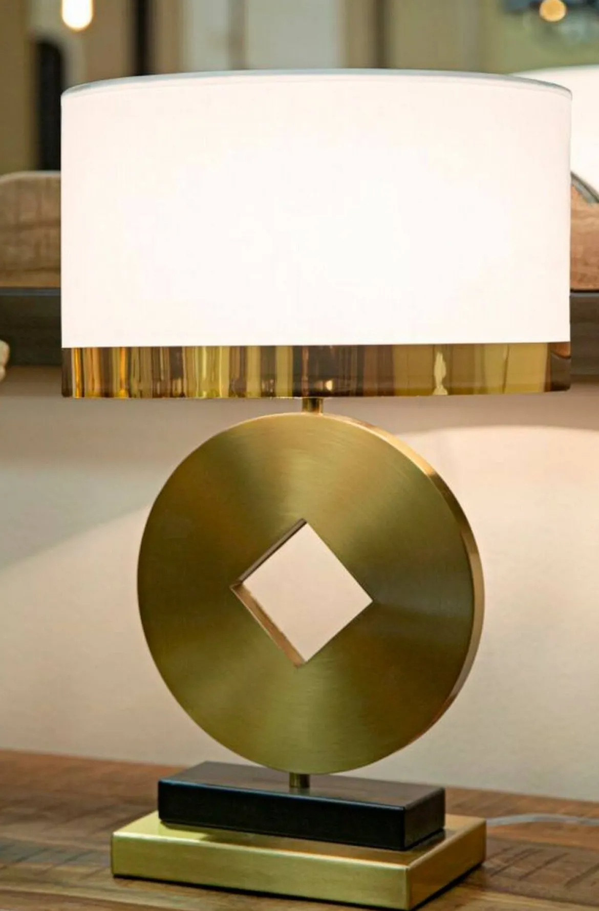 Lampada da tavolo Papier, 30x30 h53 cm, Bianco e Oro
