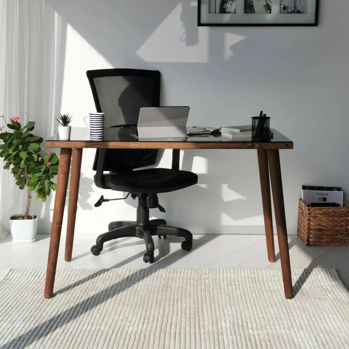 Scrivania lineare noce 110x60cm con piano in vetro - Melita
