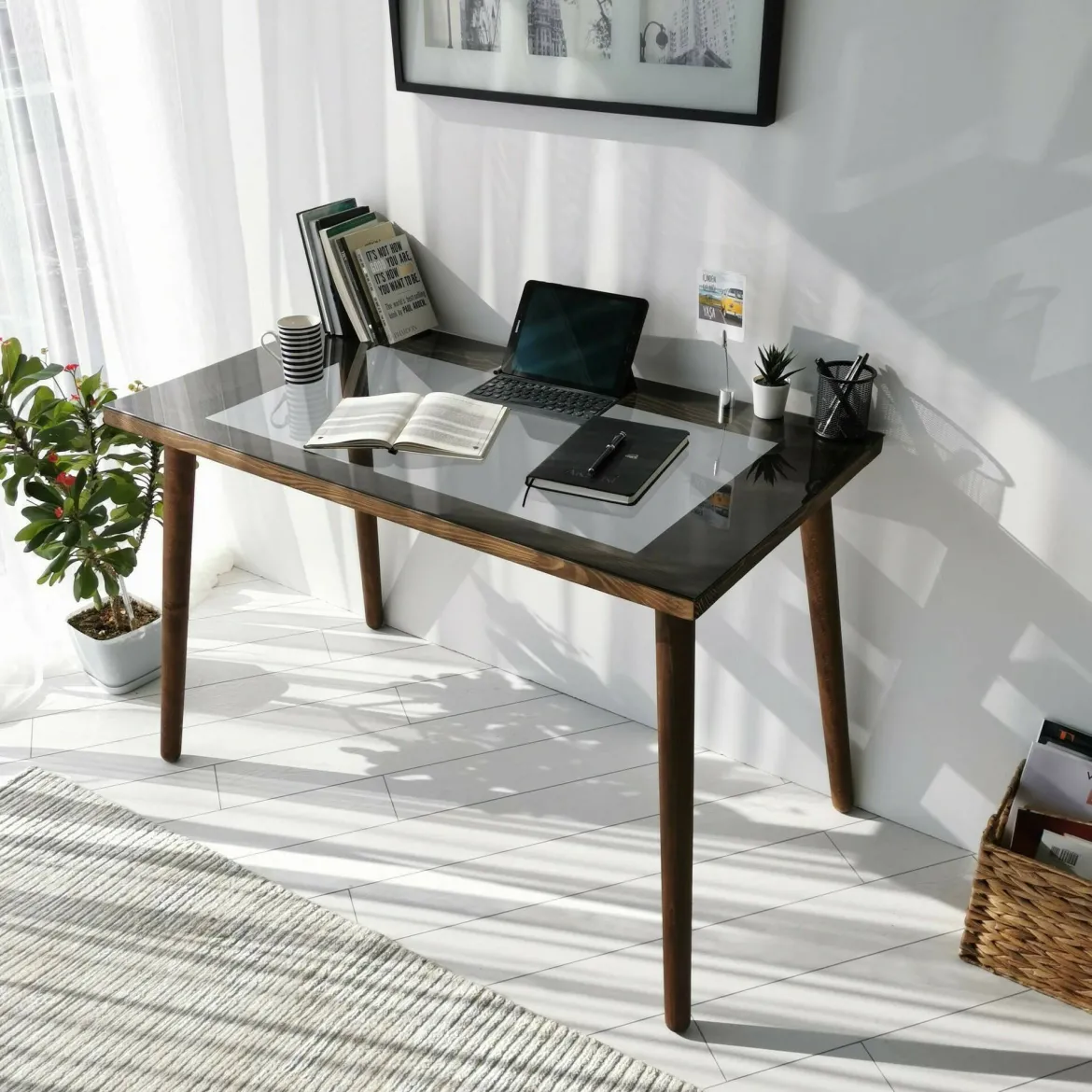 Scrivania lineare noce 110x60cm con piano in vetro - Melita
