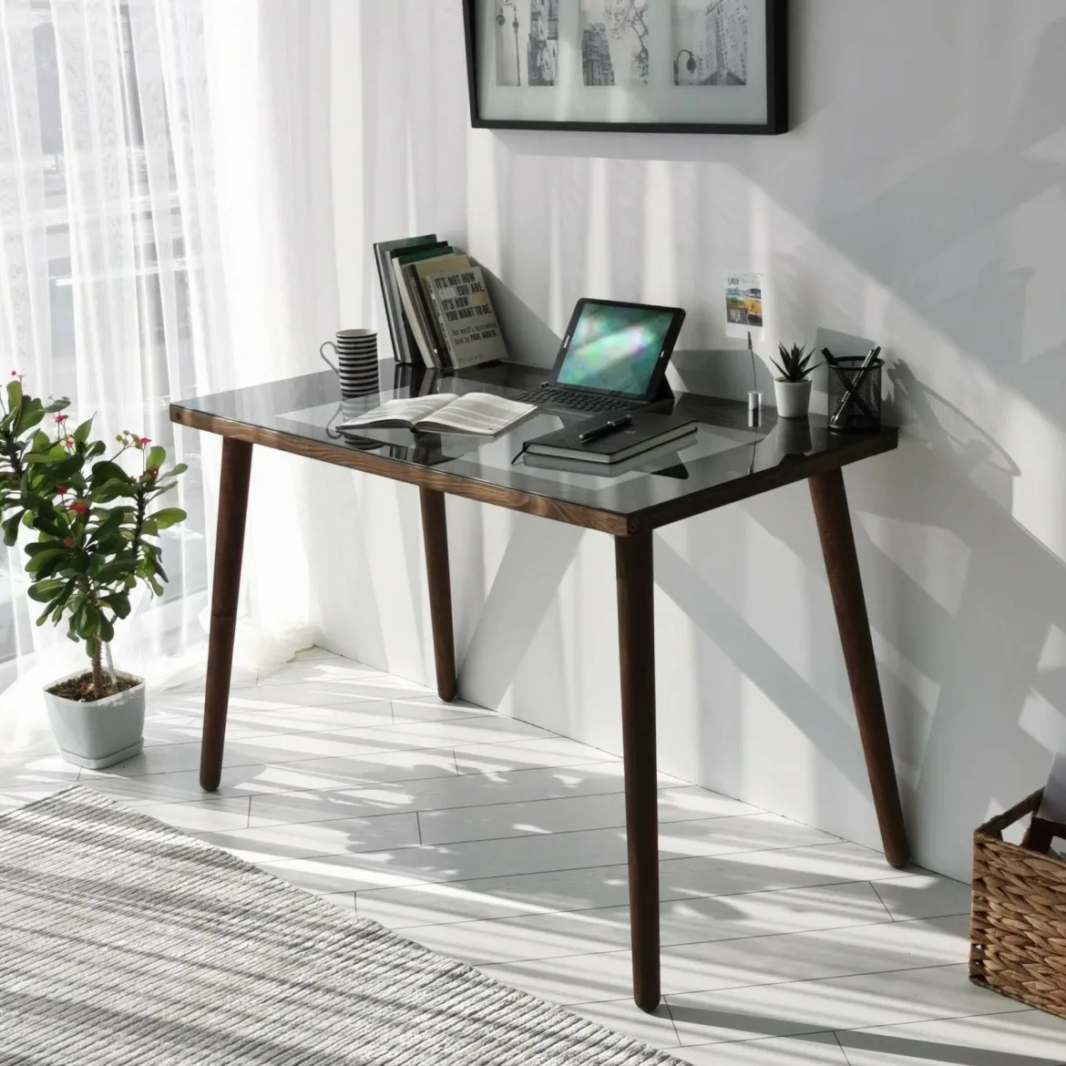 Scrivania lineare noce 110x60cm con piano in vetro - Melita