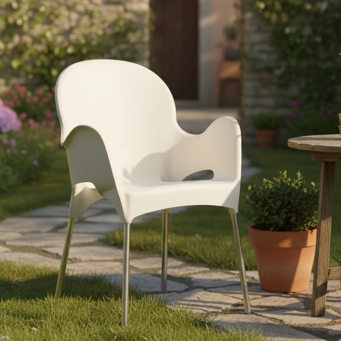 Sedia da Esterno Beige una Sedia Impilabile, Braccioli Made in Italy - Vashti