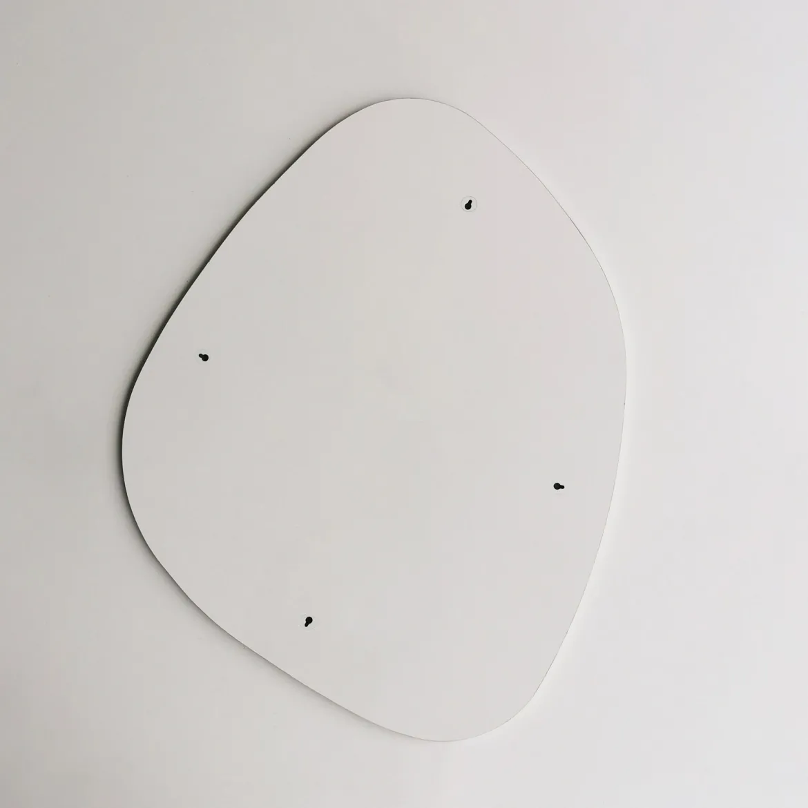 Specchio Bianco Forma Irregolare Tipologia a Muro 75x58h cm, - Moscufo