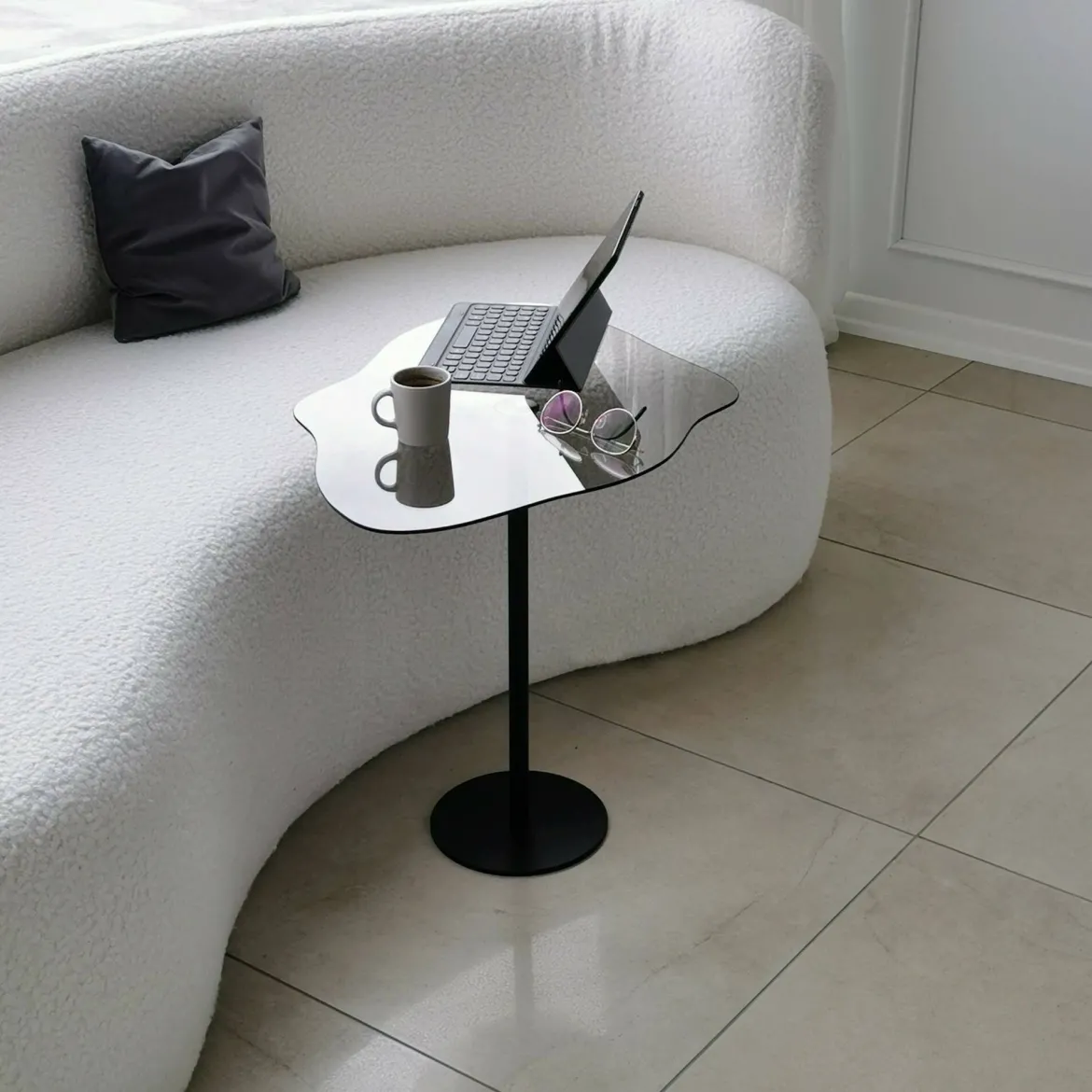 Tavolino da Salotto Nero Effetto Fume Forma Fantasia 60x45x50h cm, Sfumatura Colore Ripiano Fume - Mensa